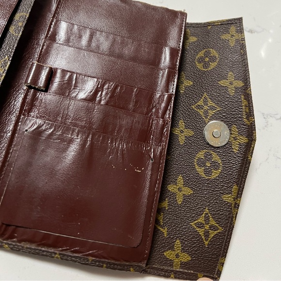 LOUIS VUITTON LV Wallet - Picture 3 of 12